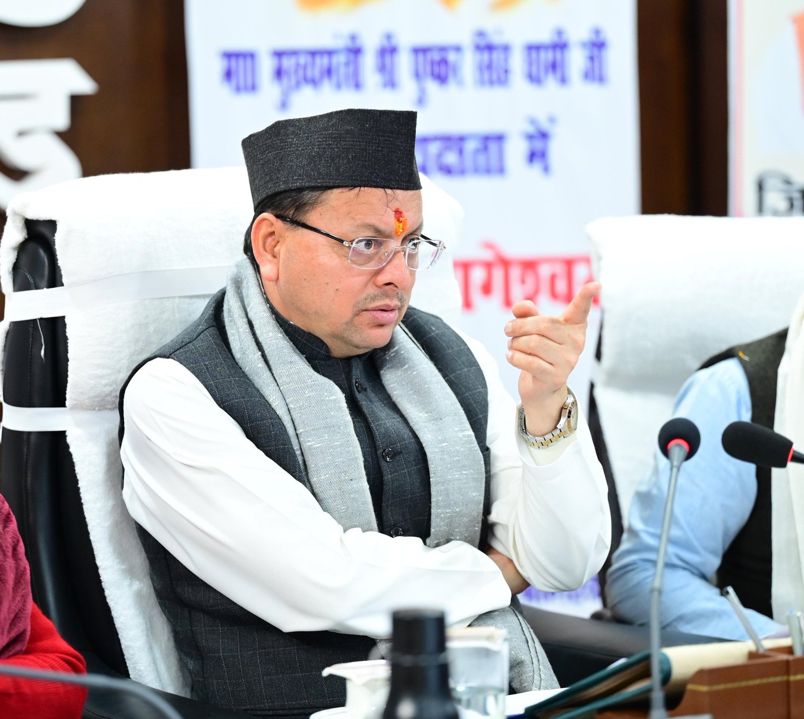 बागेश्वर पहुंचे मुख्यमंत्री, जिला कलेक्ट्रेट में सरकारी योजनाओं की समीक्षा की