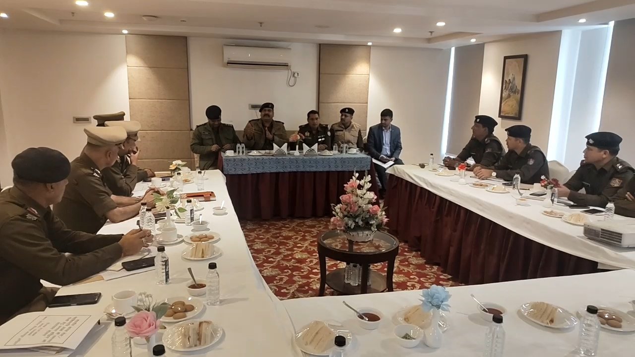 शारदीय कांवड़ यात्रा की तैयारी में जुटे अधिकारी पुलिस की हुई इंटरस्टेट मीटिंग