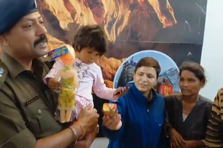 हरिद्वार में अपहरण की गई 2 साल की बच्ची को पुलिस ने बरामद किया, आरोपी पकड़ से बाहर
