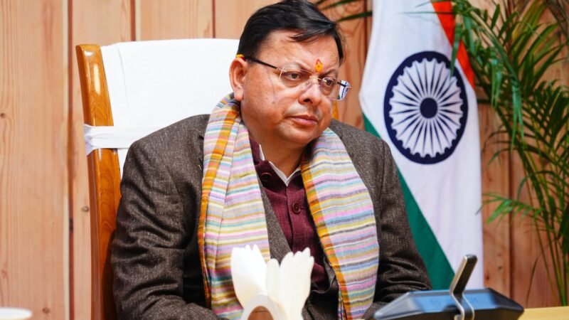 नेताओं और स्कूली बच्चों के साथ मुख्यमंत्री ने सुनी पीएम के मन की बात