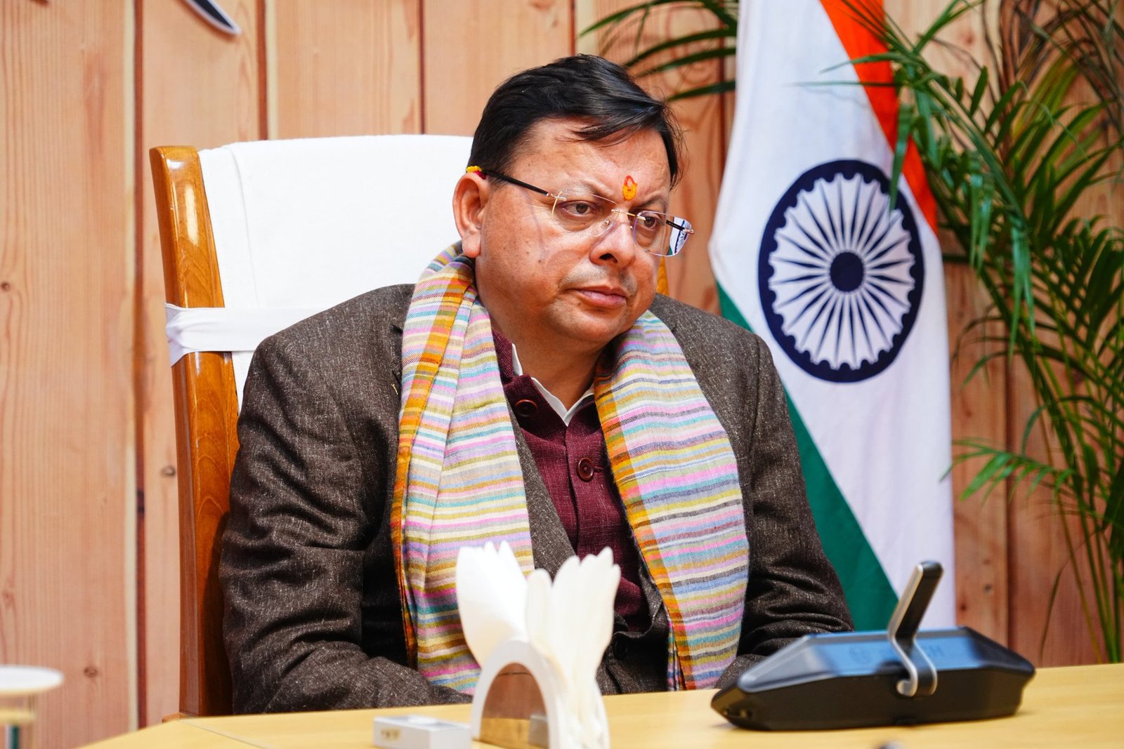 नेताओं और स्कूली बच्चों के साथ मुख्यमंत्री ने सुनी पीएम के मन की बात