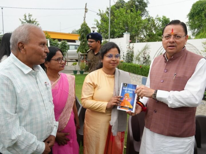 सिविल सर्विसेज में सिलेक्ट हुई बेटियों को मुख्यमंत्री ने दी बधाई, बताया प्रेरणादायक