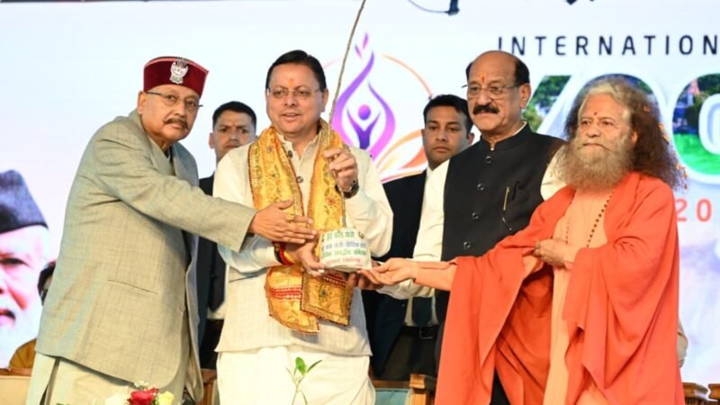 अंतर्राष्ट्रीय योग महोत्सव 2026 में शामिल हुए मुख्यमंत्री