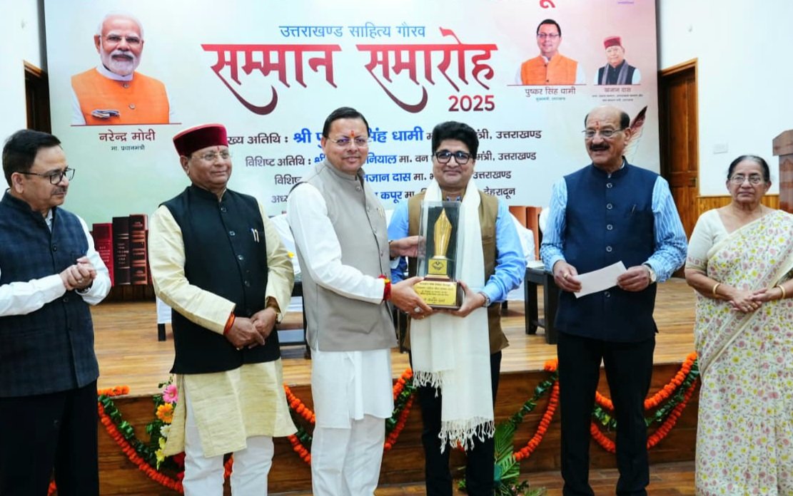 मुख्यमंत्री ने साहित्यकारों को ‘उत्तराखण्ड साहित्य गौरव सम्मान’ से नवाजा