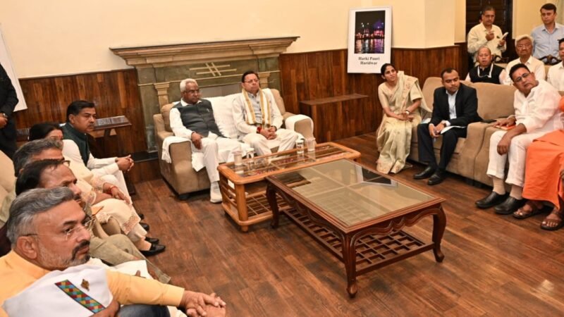 हरिद्वार पहुंचे मुख्यमंत्री, कुंभ मेले की तैयारियों को लेकर की समीक्षा बैठक