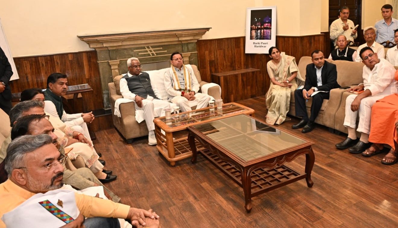 हरिद्वार पहुंचे मुख्यमंत्री, कुंभ मेले की तैयारियों को लेकर की समीक्षा बैठक