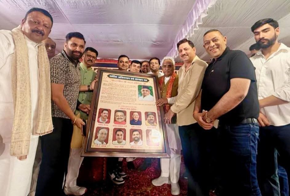 कैबिनेट मंत्री बनाए जाने पर समर्थक गदगद, इंदु एंक्लेव में मदन कौशिक का जोरदार स्वागत