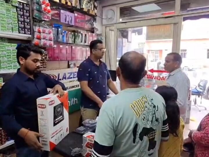 गैस सिलेंडर संकट: इंडक्शन चूल्हे की बड़ी मांग, धड़ल्ले से हो रही बिक्री