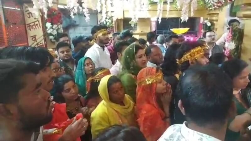 चैत्र नवरात्र आरंभ, माता के मंदिरों में उमड़ रही भक्तों की भीड़