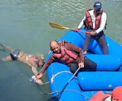 गंगा में डूबे युवक का शव 10 दिन बाद पथरी पावर हाउस से बरामद हुआ