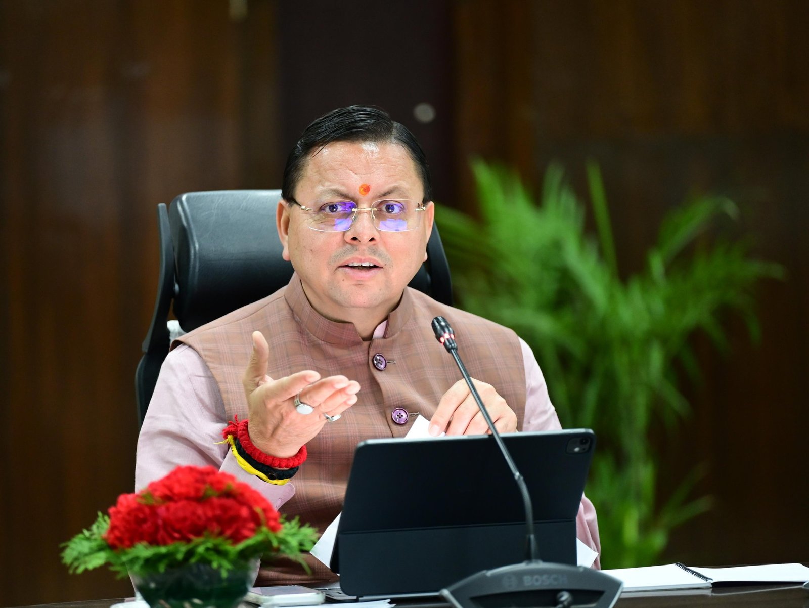 शिकायतों को जबरदस्ती बंद करने वाले अधिकारियों पर होगी कार्रवाई, मुख्यमंत्री ने दी चेतावनी