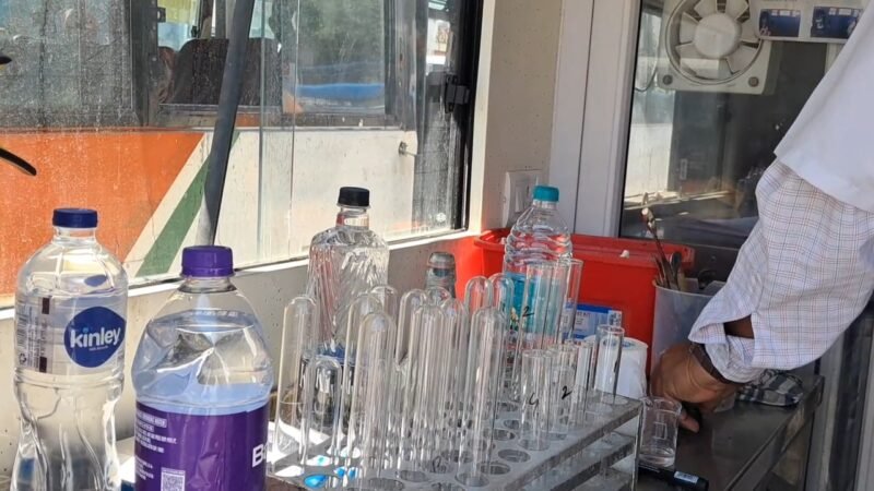 चारधाम यात्रा तैयारी: मोबाइल टेस्टिंग वैन से खाद्य पदार्थों की जांच कर रहा खाद्य सुरक्षा विभाग