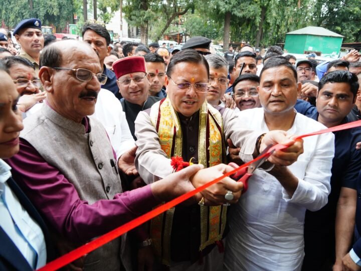 नगर निगम के कार्यक्रम में शामिल हुए मुख्यमंत्री, करोड़ों की योजनाओं का किया लोकार्पण