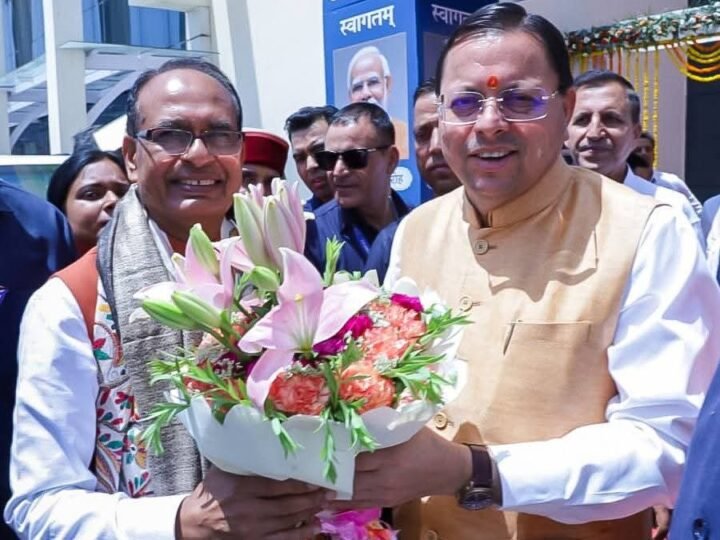 शिवराज सिंह चौहान की किताब का विमोचन, मुख्यमंत्री पुष्कर सिंह धामी भी हुए शामिल