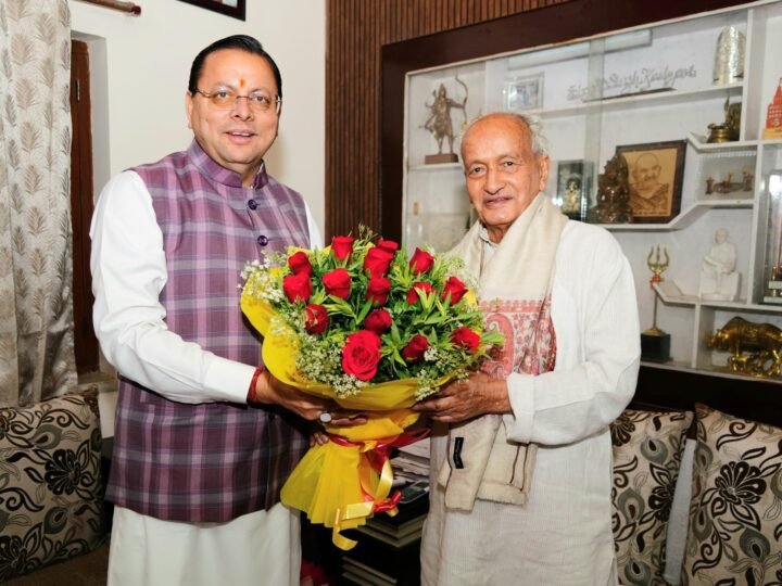पूर्व सीएम कोश्यारी को “पद्म भूषण” सम्मान मिलने पर मुख्यमंत्री ने घर पहुंचकर दी बधाई