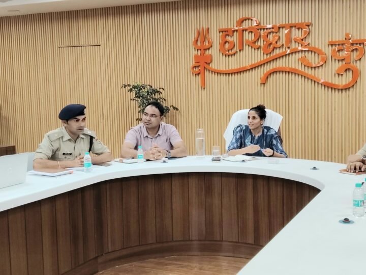 कुंभ मेले में मोबाइल नेटवर्क हों मजबूत श्रद्धालुओं को मिले निर्बाध सेवा – मेलाधिकारी