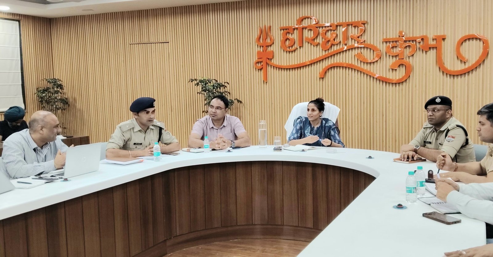 कुंभ मेले में मोबाइल नेटवर्क हों मजबूत श्रद्धालुओं को मिले निर्बाध सेवा – मेलाधिकारी