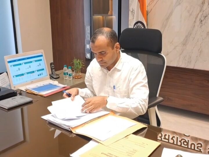 गड़बड़ी कर रहे मदरसों पर एक्शन, डीएम ने 23 मदरसों की फंडिंग रोकी