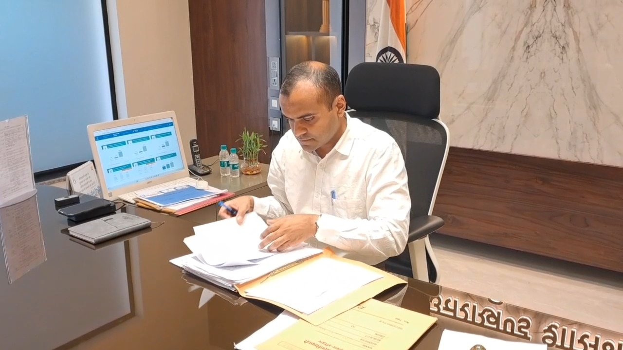 गड़बड़ी कर रहे मदरसों पर एक्शन, डीएम ने 23 मदरसों की फंडिंग रोकी