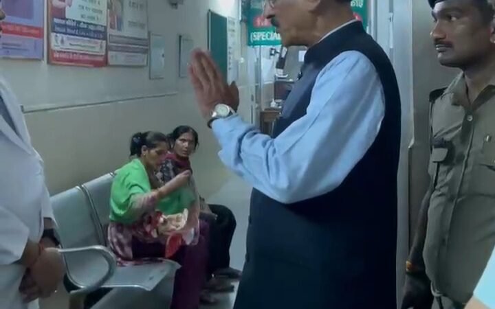 जिला अस्पताल में स्वास्थ्य मंत्री का औसत निरीक्षण, सफाई व्यवस्था पर भड़के