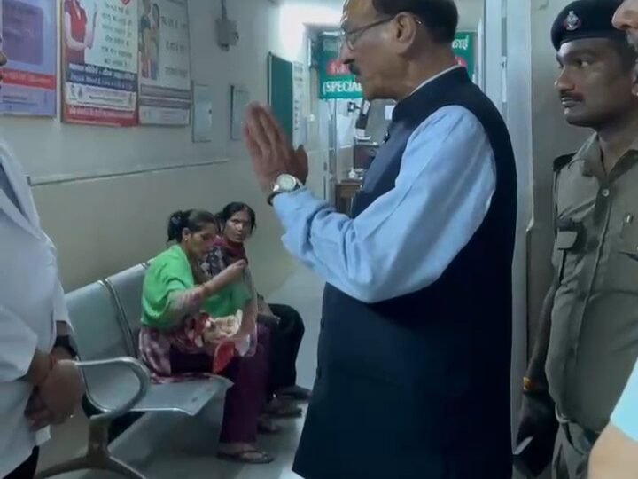 जिला अस्पताल में स्वास्थ्य मंत्री का औसत निरीक्षण, सफाई व्यवस्था पर भड़के