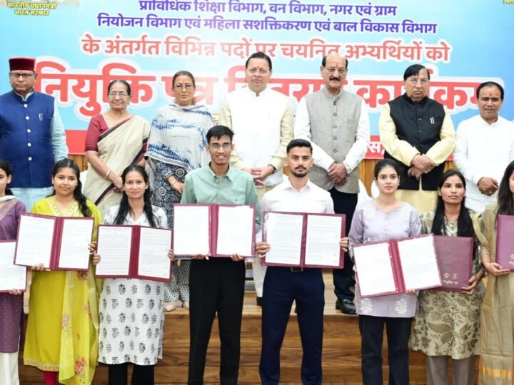 मुख्यमंत्री ने 276 चयनित अभ्यर्थियों को बांटे नियुक्ति पत्र, बोले अब मेरिट के आधार पर मिल रही सरकारी नौकरी