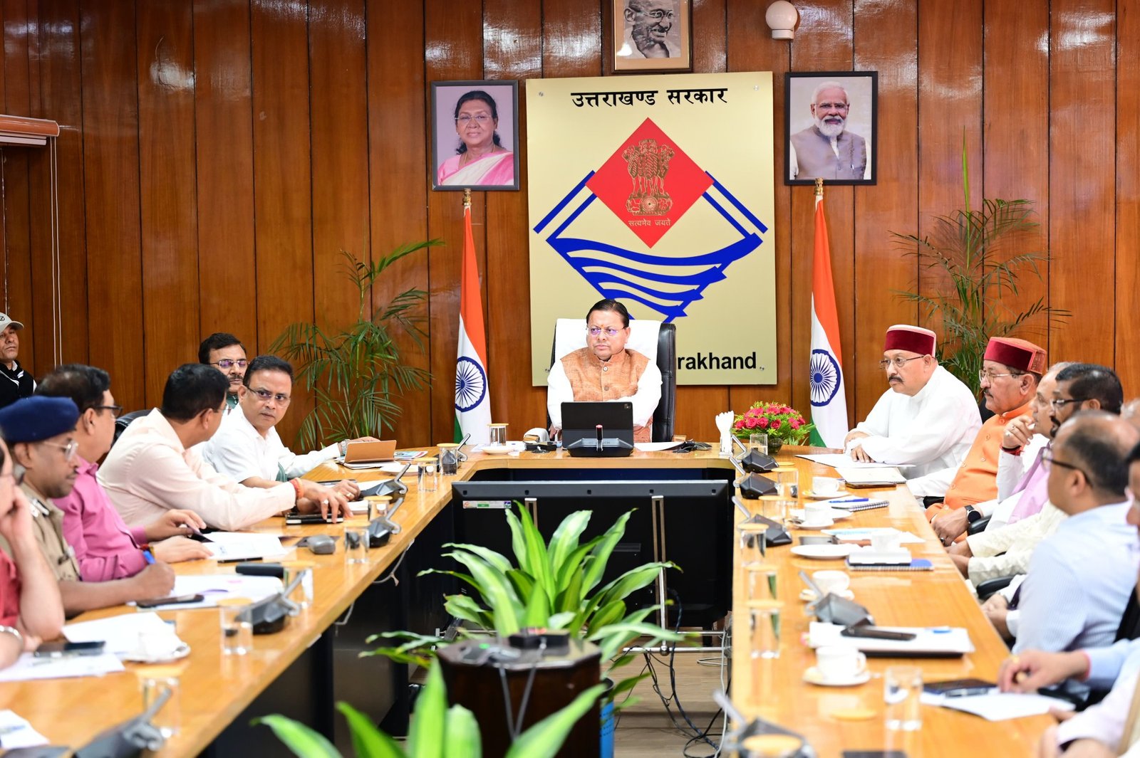 चार धाम यात्रा प्रबंधन को लेकर सीएम की हाई लेवल मीटिंग, दिए ये निर्देश