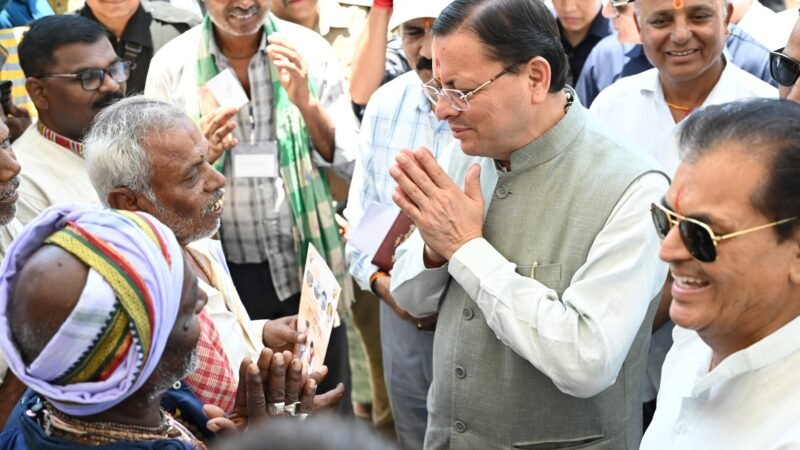 ऋषिकेश में यात्रा रजिस्ट्रेशन सेंटर पहुंचे मुख्यमंत्री, व्यवस्थाओं का लिया जायजा, श्रद्धालुओं से की बातचीत