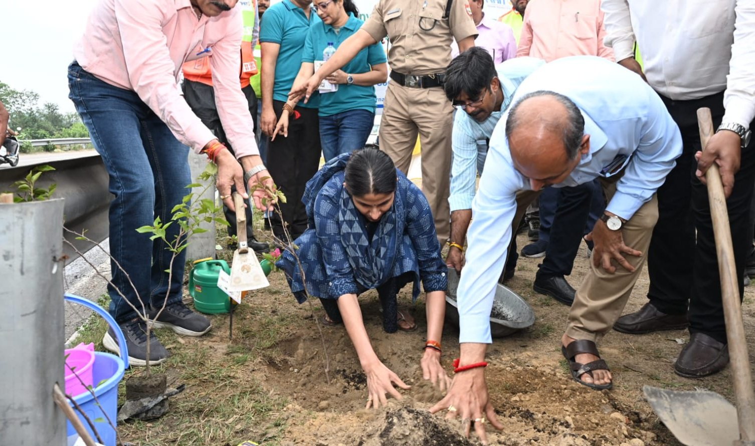 कुंभ मेले से पहले ‘हरित हरिद्वार’ अभियान की शुरुआत, मेलाधिकारी ने भी लगाया पौधा
