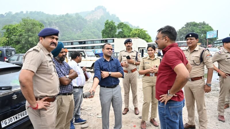 कांवड़ में अतिक्रमण हटाने के लिए बनेगी स्पेशल क्यूआरटी, डीएम ने ठेकेदार को भी फटकारा