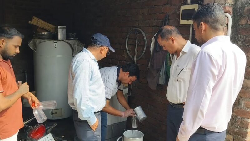 लक्सर में खाद्य सुरक्षा विभाग की बड़ी कार्रवाई, दो अवैध मावा फैक्ट्रियां सील