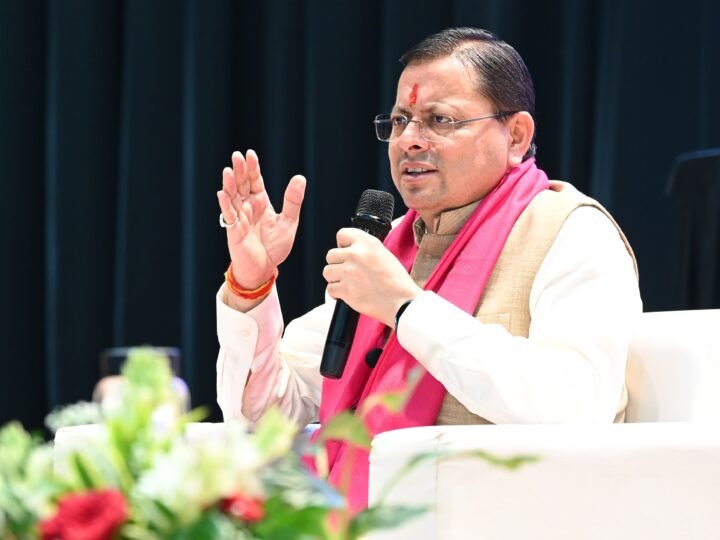 ​दून यूनिवर्सिटी में छात्रों से संवाद, मुख्यमंत्री बोले ‘रिवर्स माइग्रेशन’ की ओर बढ़ा उत्तराखंड, ‘फ्यूचर रेडी’ बनें युवा