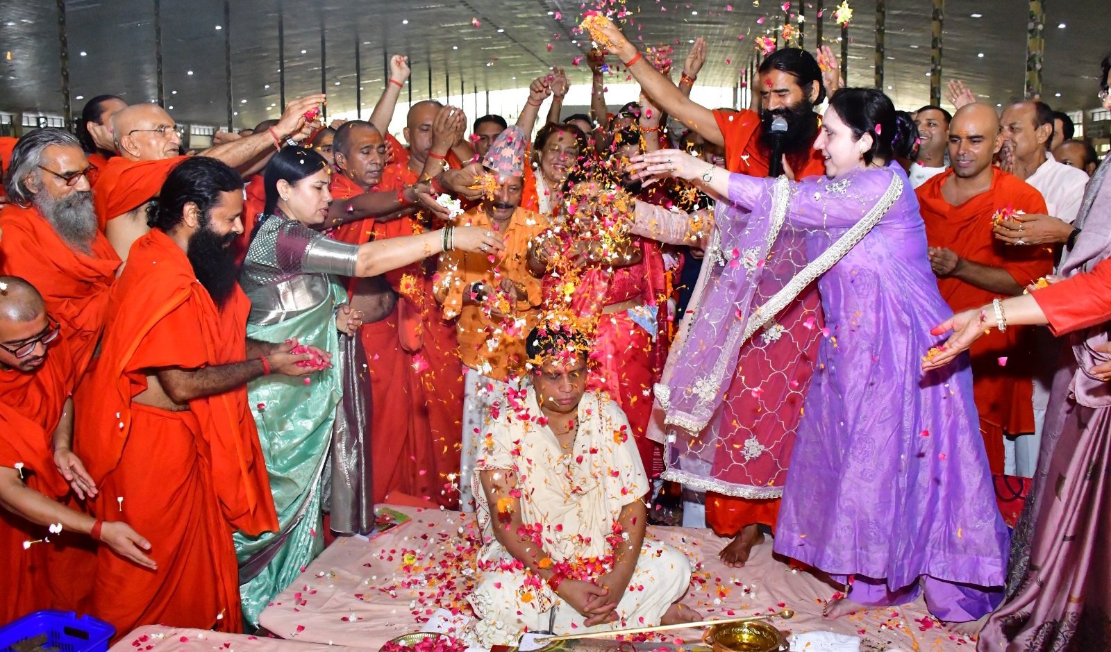 पतंजलि योगपीठ में आचार्य बालकृष्ण का जन्मदिन जड़ी बूटी दिवस के रूप में धूमधाम से मना