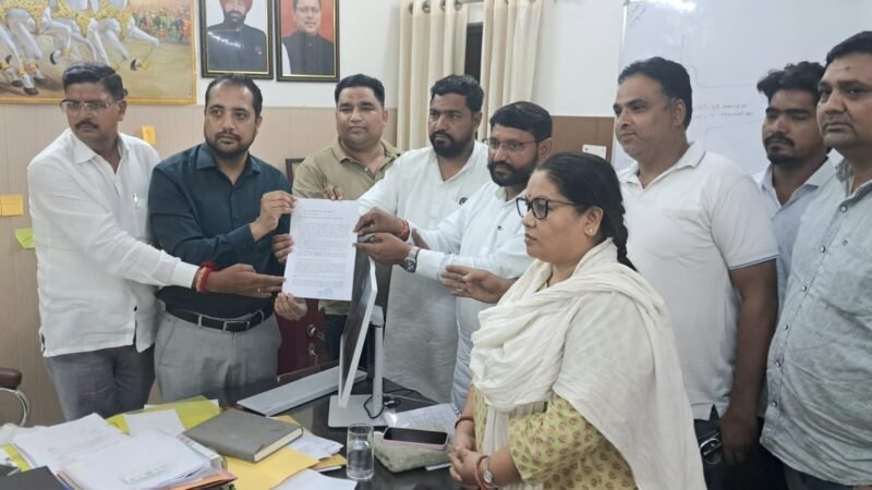 मतदाता सूची में फर्जी आपत्तियों पर विधायक ने जताई आपत्ति, प्रतिनिधि मंडल के साथ एसडीएम को ज्ञापन दिया