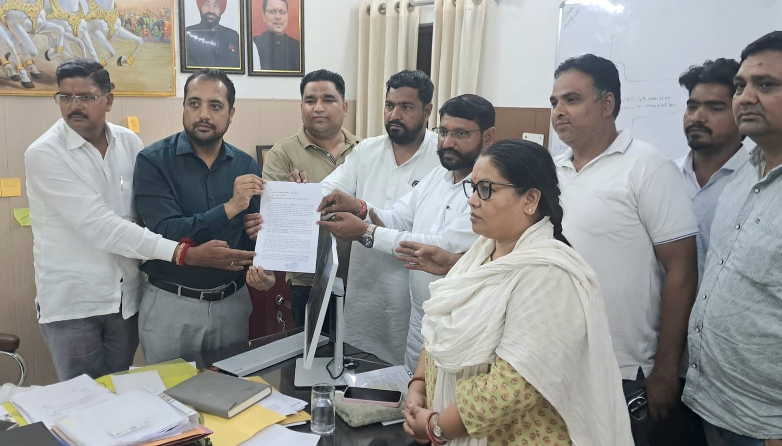 मतदाता सूची में फर्जी आपत्तियों पर विधायक ने जताई आपत्ति, प्रतिनिधि मंडल के साथ एसडीएम को ज्ञापन दिया