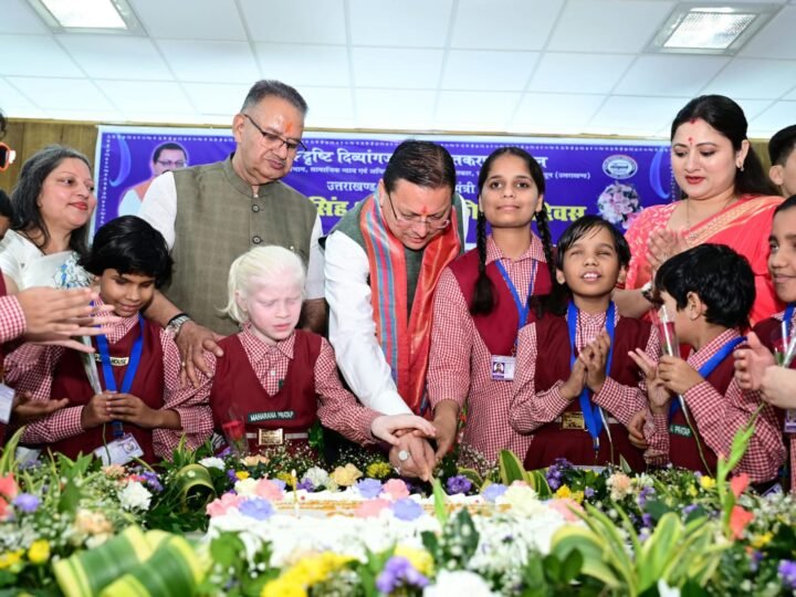 दृष्टि दिव्यांग बच्चों के बीच मुख्यमंत्री ने मनाया जन्मदिन, कहा- “दिव्यांग सशक्तिकरण समाज की सामूहिक जिम्मेदारी”