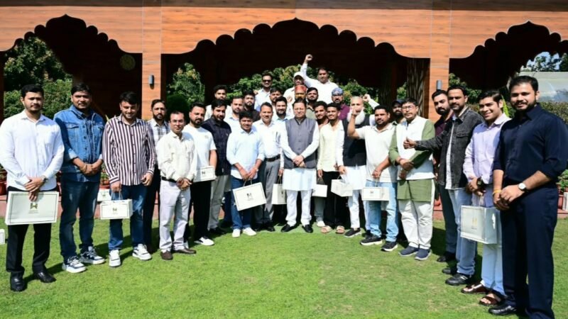 मुख्यमंत्री से मिले हरियाणा के युवा, देवभूमि में कनेक्टिविटी और पर्यटन विकास की सराहना की